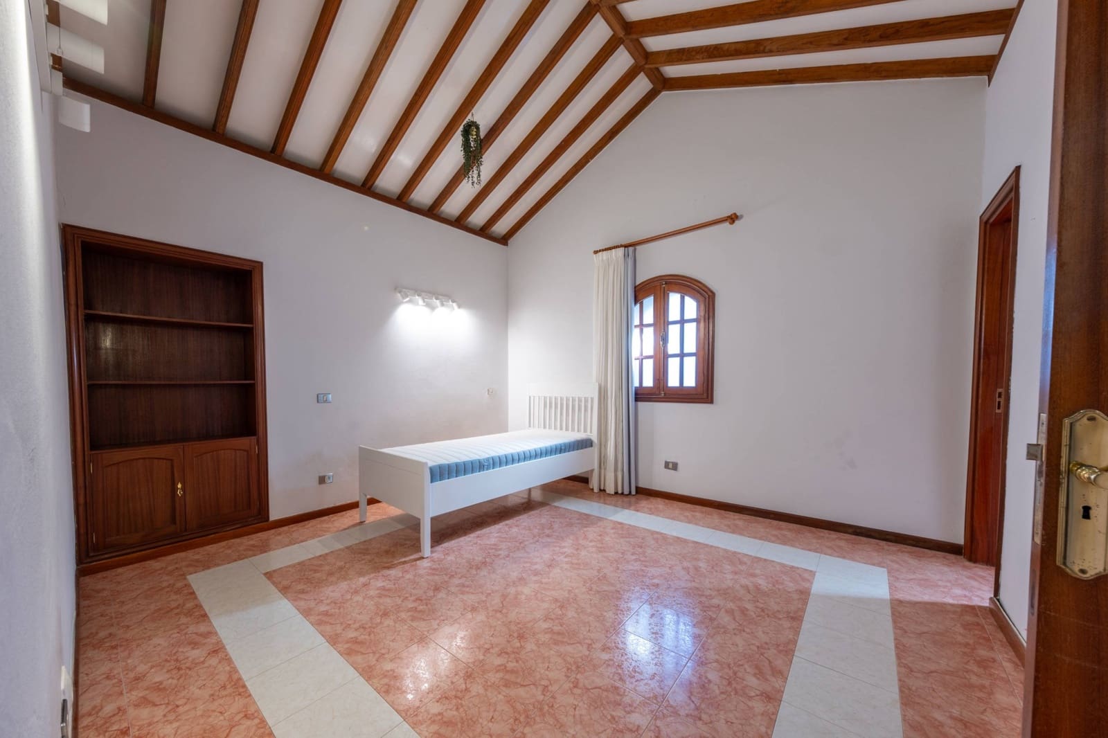 4 quarto Moradia para arrendar em Las Palmas de Gran Canaria - 2 500 € (Ref: 9690620)