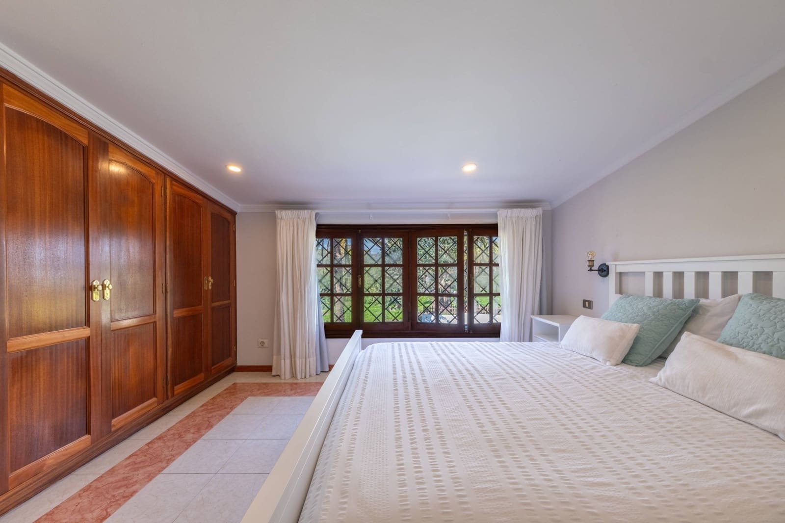 4 quarto Moradia para arrendar em Las Palmas de Gran Canaria - 2 500 € (Ref: 9690620)