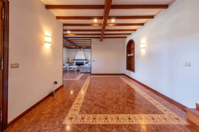 6 bedroom Villa for sale in Tafira, Las Palmas de Gran Canaria - € 1,500,000 (Ref: 9690621)