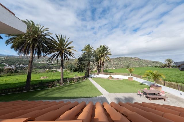 6 bedroom Villa for sale in Tafira, Las Palmas de Gran Canaria - € 1,500,000 (Ref: 9690621)