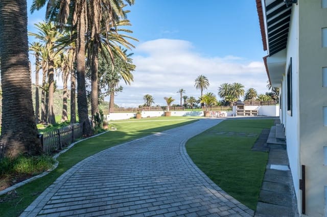 6 bedroom Villa for sale in Tafira, Las Palmas de Gran Canaria - € 1,500,000 (Ref: 9690621)