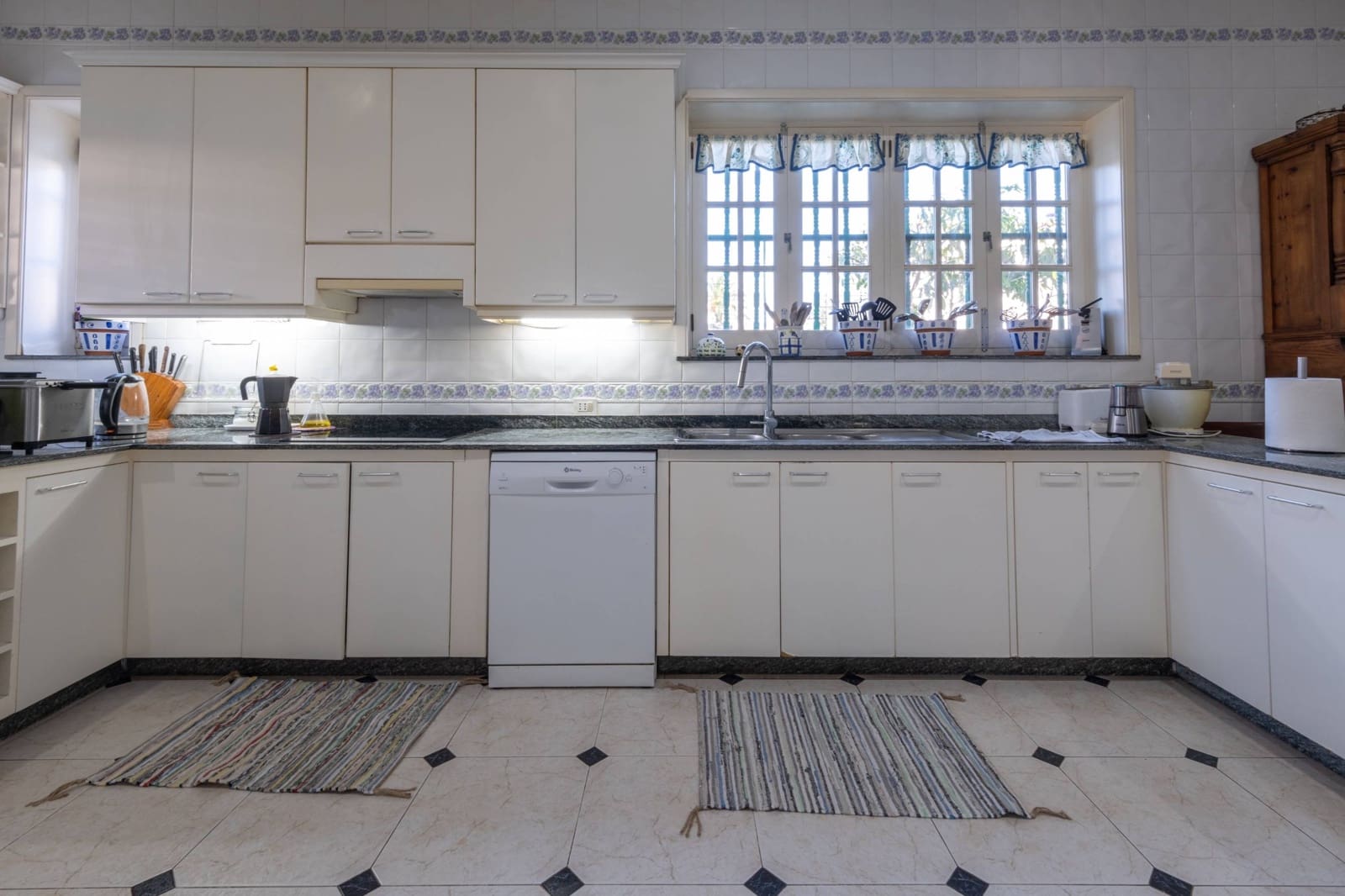 5 bedroom Villa for sale in Las Palmas de Gran Canaria - € 800,000 (Ref: 9690622)