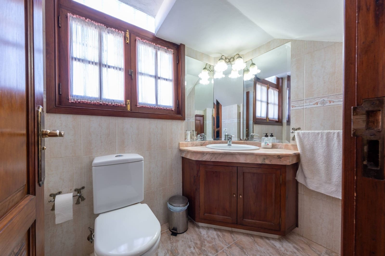 5 bedroom Villa for sale in Las Palmas de Gran Canaria - € 800,000 (Ref: 9690622)