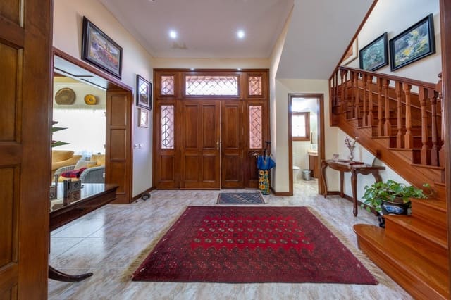 5 bedroom Villa for sale in Tafira, Las Palmas de Gran Canaria - € 800,000 (Ref: 9690622)