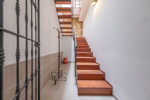 2 bedroom Townhouse for sale in Vegueta, Las Palmas de Gran Canaria - € 440,000 (Ref: 9690623)