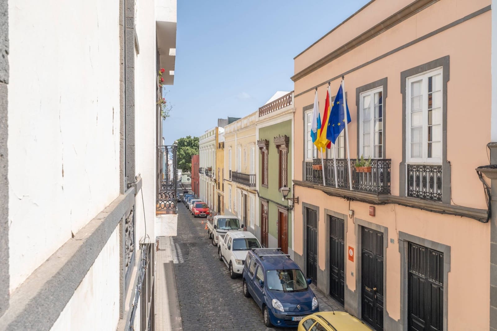 2 bedroom Townhouse for sale in Las Palmas de Gran Canaria - € 440,000 (Ref: 9690623)