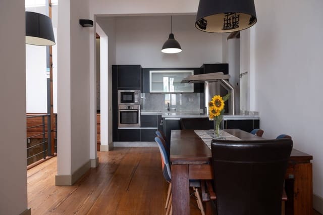 2 bedroom Townhouse for sale in Vegueta, Las Palmas de Gran Canaria - € 440,000 (Ref: 9690623)