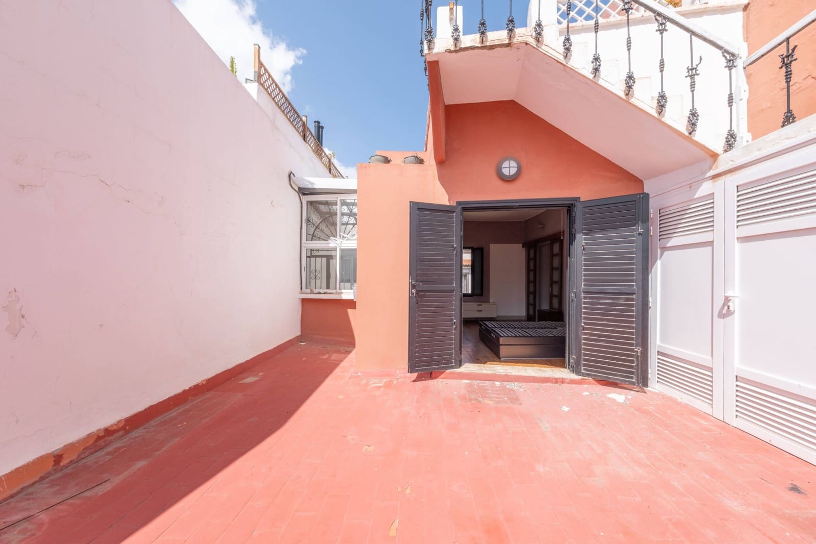 2 bedroom Townhouse for sale in Las Palmas de Gran Canaria - € 440,000 (Ref: 9690623)