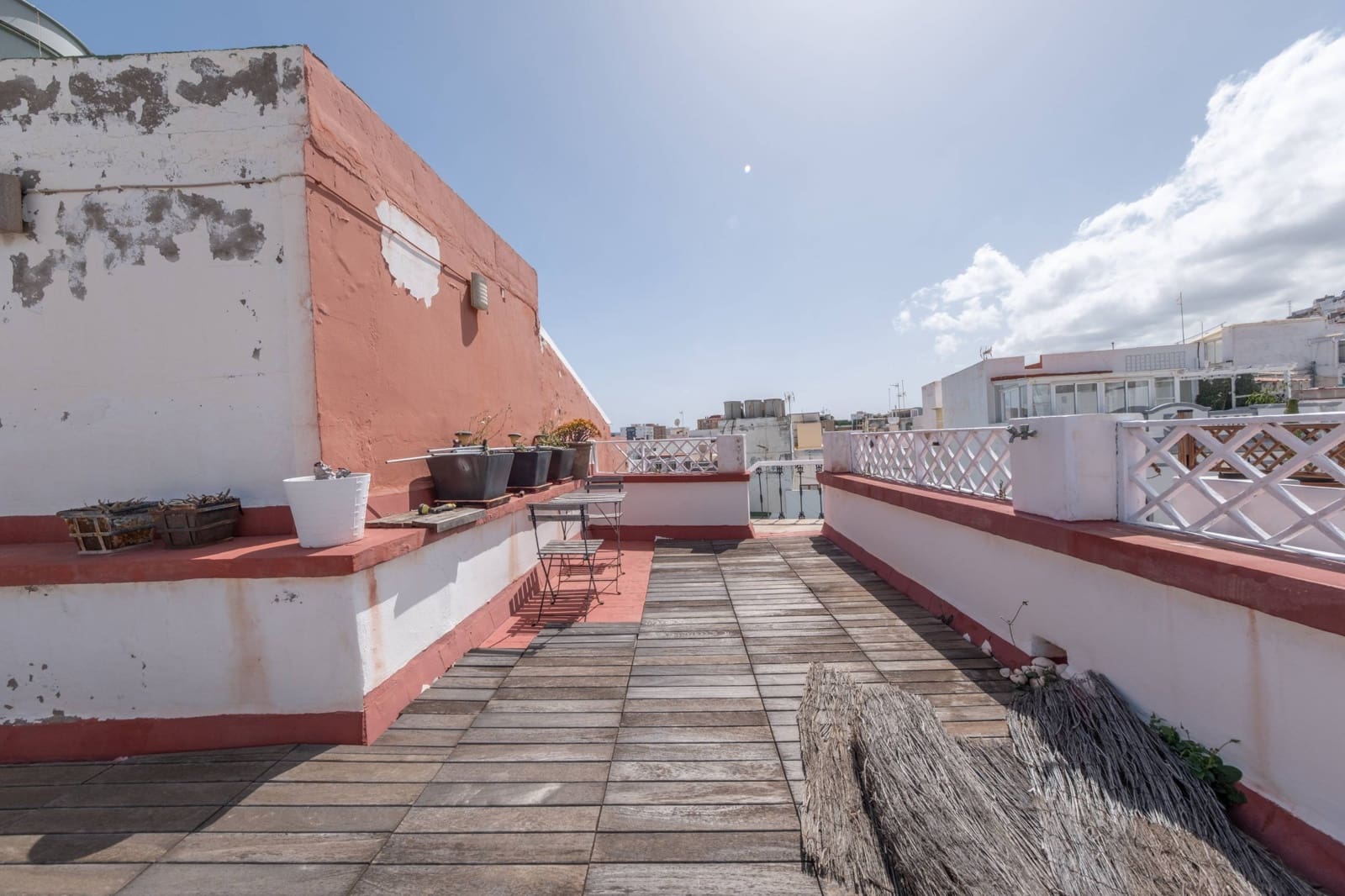 2 bedroom Townhouse for sale in Las Palmas de Gran Canaria - € 440,000 (Ref: 9690623)