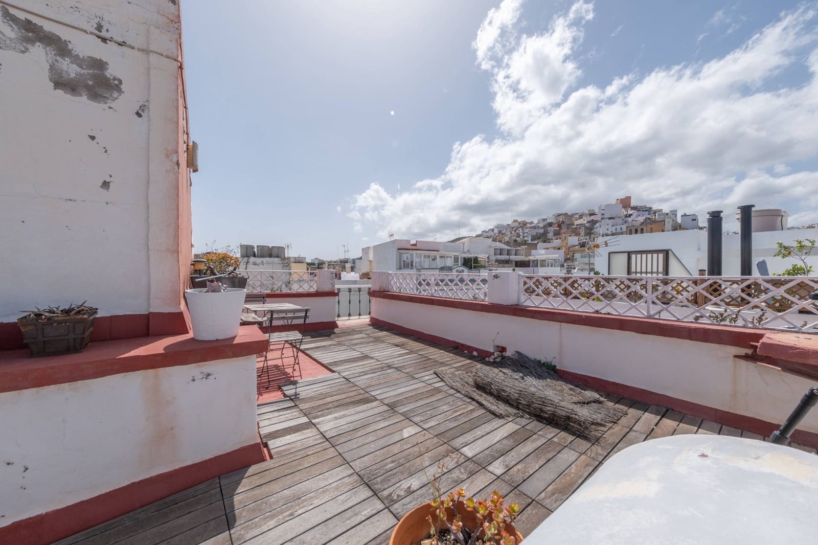 2 bedroom Townhouse for sale in Las Palmas de Gran Canaria - € 440,000 (Ref: 9690623)