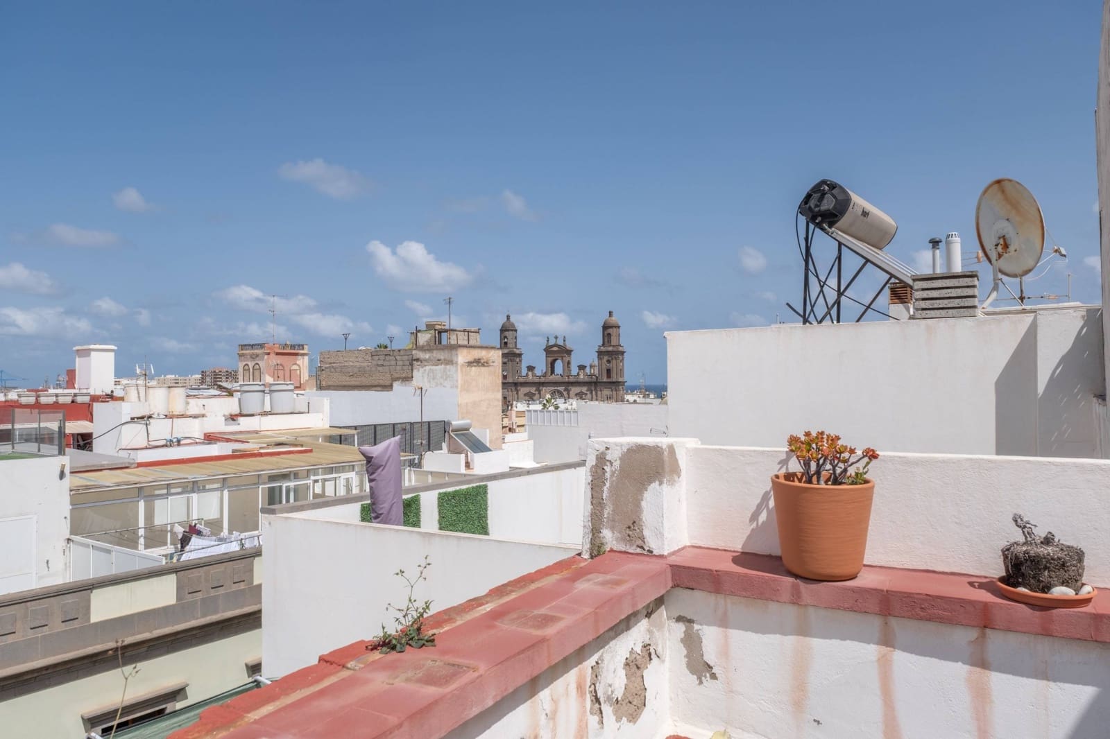2 bedroom Townhouse for sale in Las Palmas de Gran Canaria - € 440,000 (Ref: 9690623)
