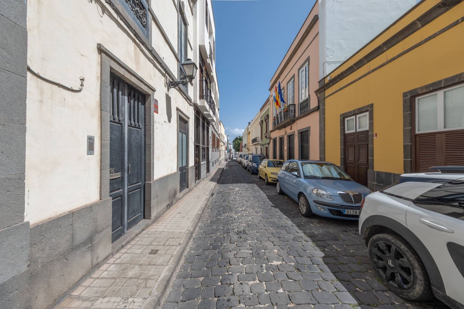 2 bedroom Townhouse for sale in Las Palmas de Gran Canaria - € 440,000 (Ref: 9690623)