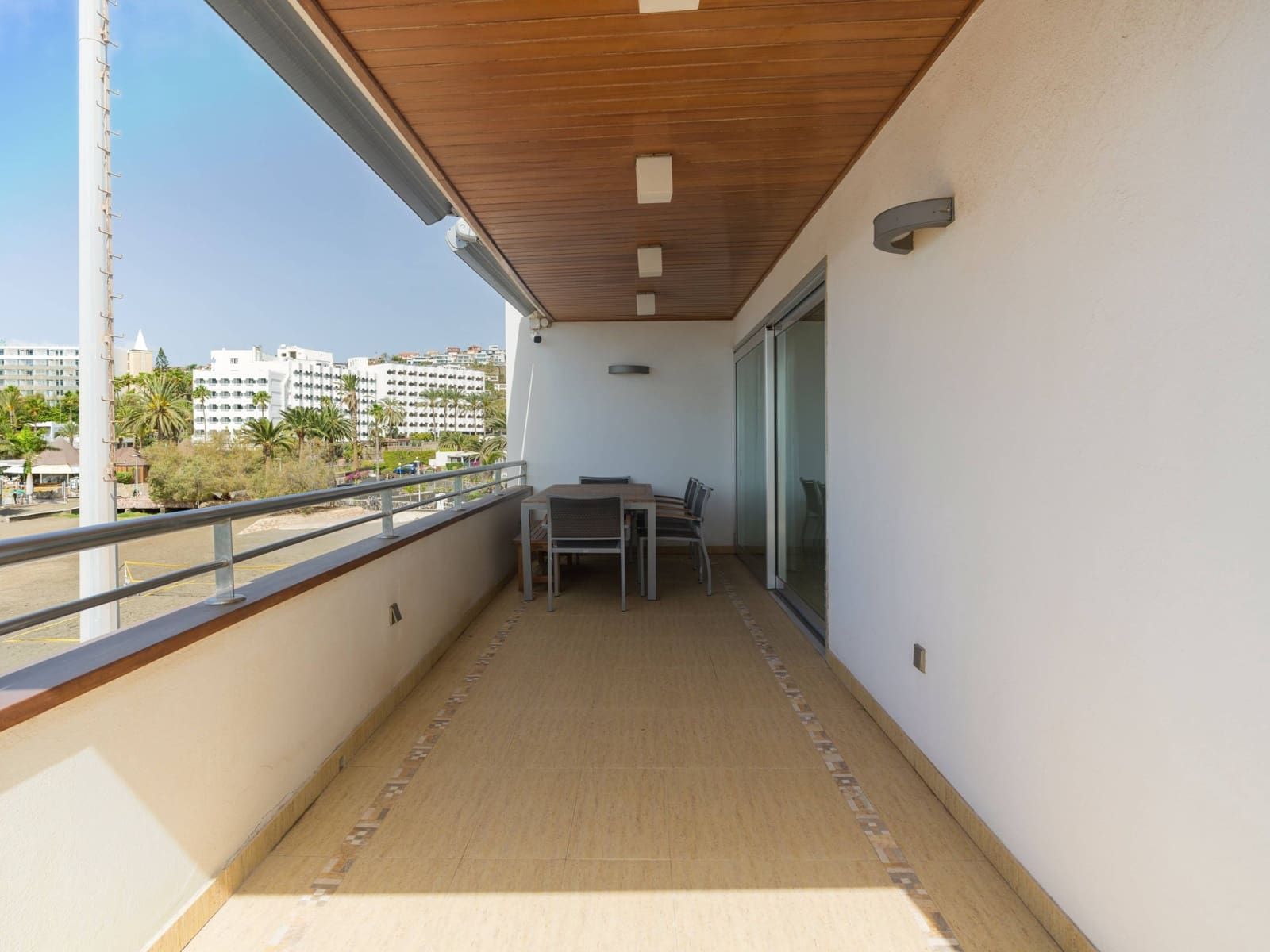 5 quarto Bungalow para venda em San Bartolome de Tirajana - 1 699 000 € (Ref: 9698835)