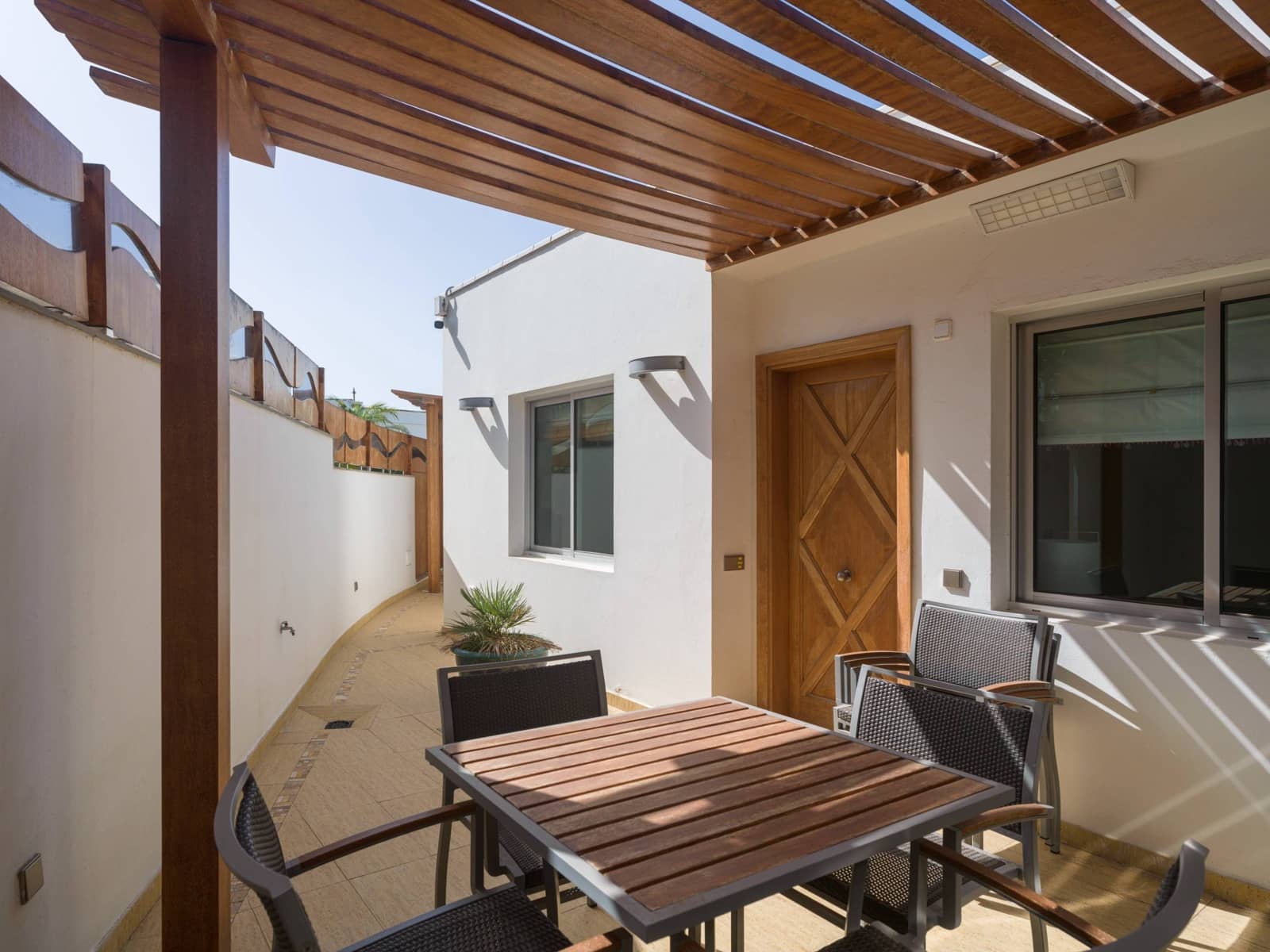 5 quarto Bungalow para venda em San Bartolome de Tirajana - 1 699 000 € (Ref: 9698835)
