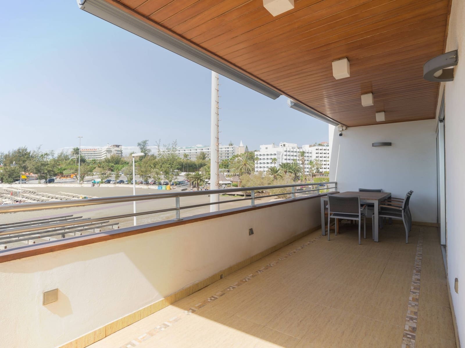 5 quarto Bungalow para venda em San Bartolome de Tirajana - 1 699 000 € (Ref: 9698835)