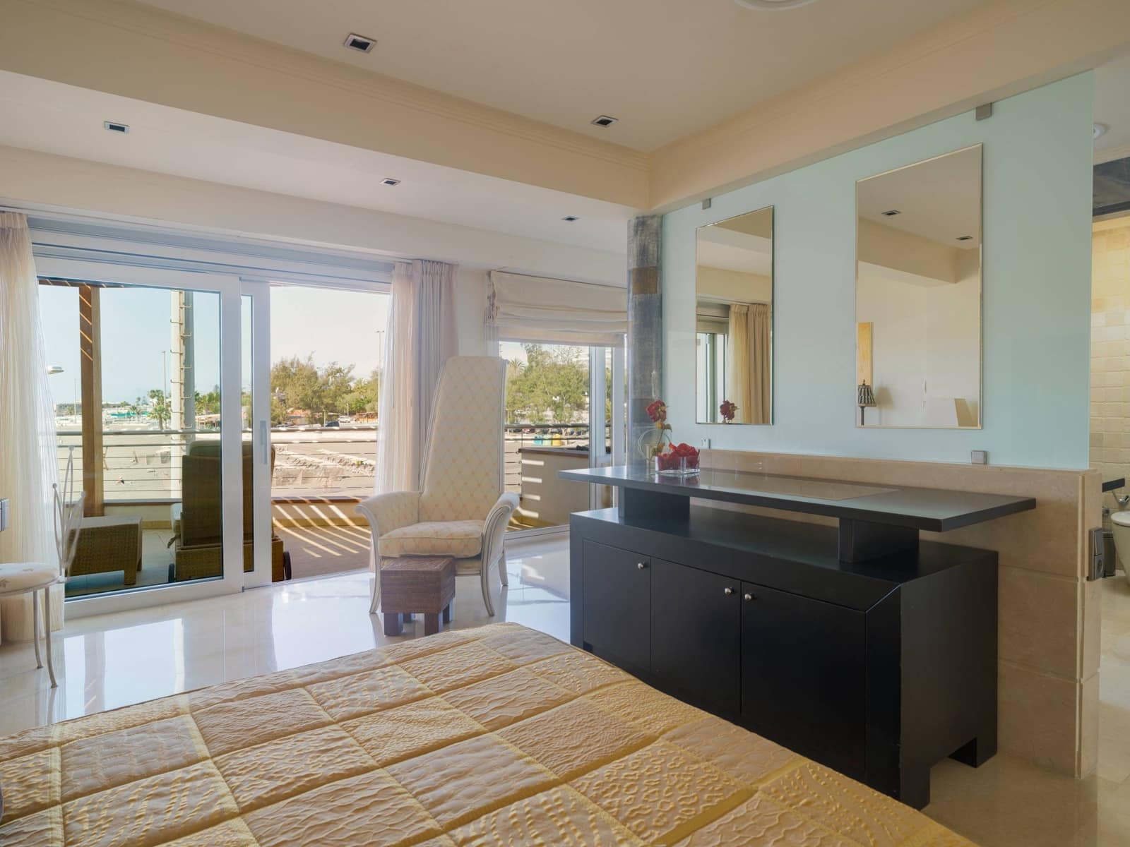 5 quarto Bungalow para venda em San Bartolome de Tirajana - 1 699 000 € (Ref: 9698835)