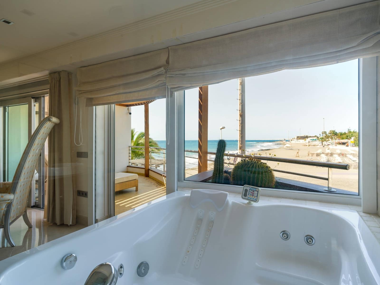 5 quarto Bungalow para venda em San Bartolome de Tirajana - 1 699 000 € (Ref: 9698835)