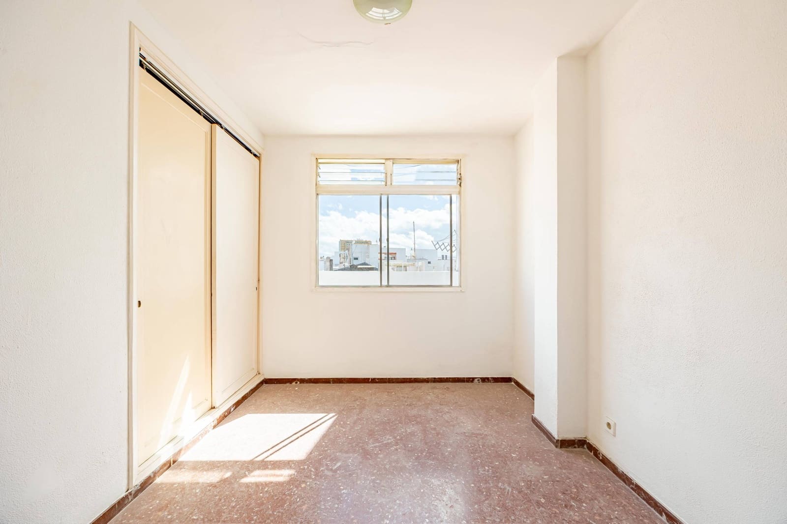 1 bedroom Penthouse for sale in Las Palmas de Gran Canaria with garage - € 350,000 (Ref: 9701640)