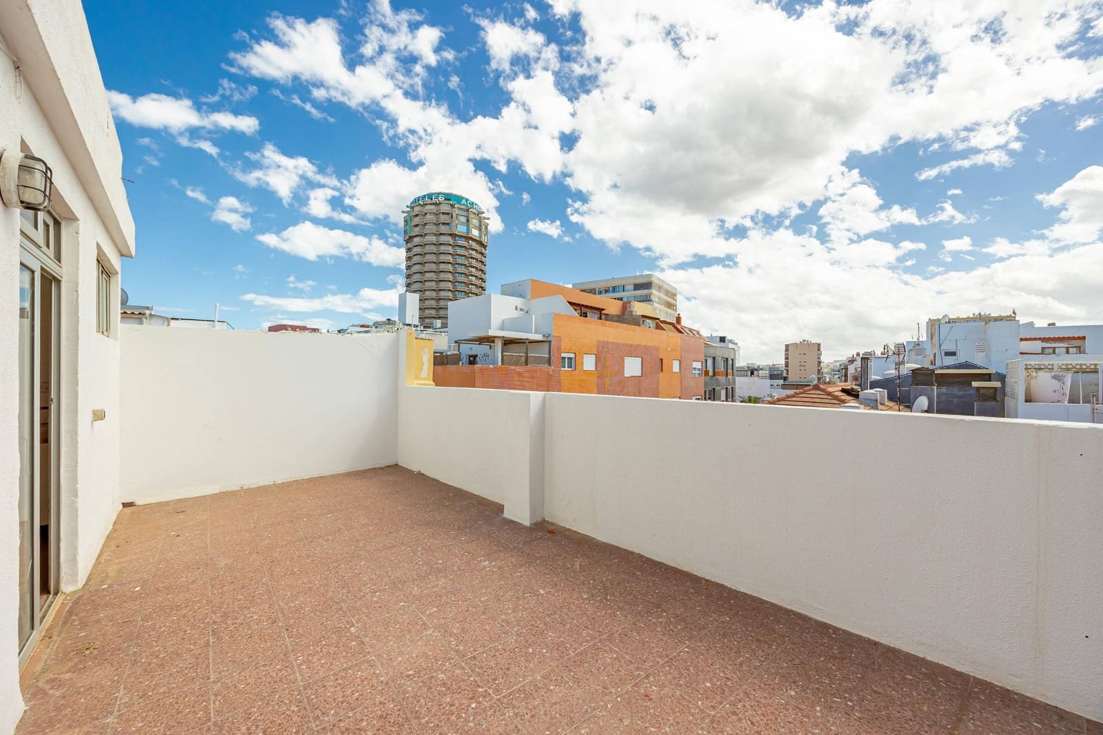 1 bedroom Penthouse for sale in Las Palmas de Gran Canaria with garage - € 350,000 (Ref: 9701640)