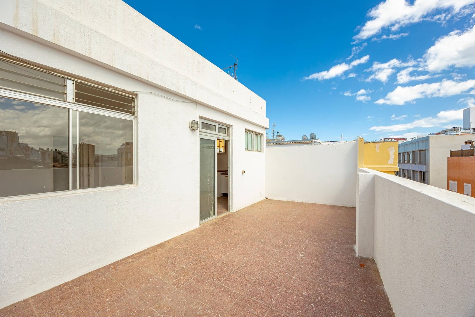 1 bedroom Penthouse for sale in Las Palmas de Gran Canaria with garage - € 350,000 (Ref: 9701640)