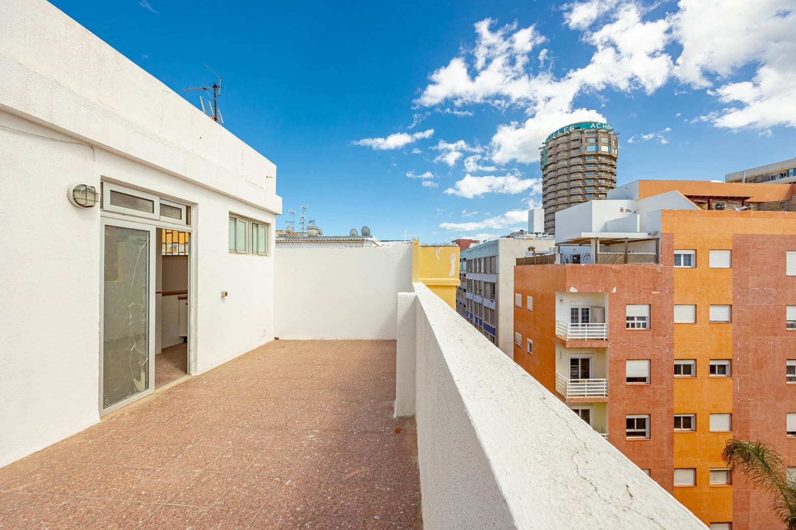 1 bedroom Penthouse for sale in Las Palmas de Gran Canaria with garage - € 350,000 (Ref: 9701640)