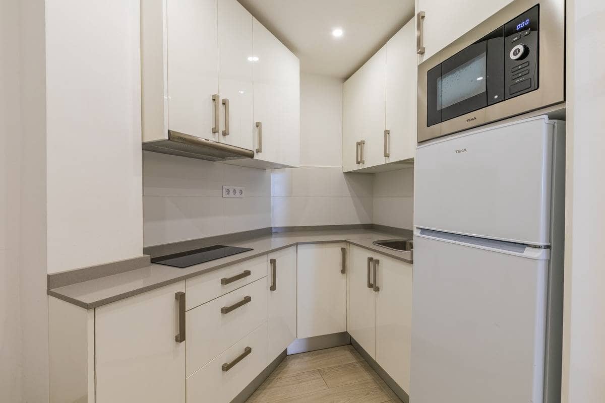 Studio for sale in Las Palmas de Gran Canaria - € 300,000 (Ref: 9711978)