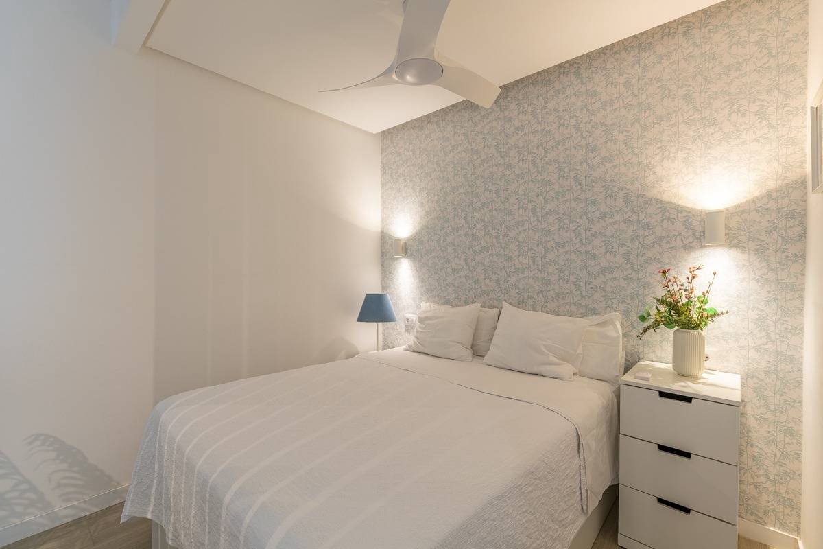 Studio for sale in Las Palmas de Gran Canaria - € 300,000 (Ref: 9711978)