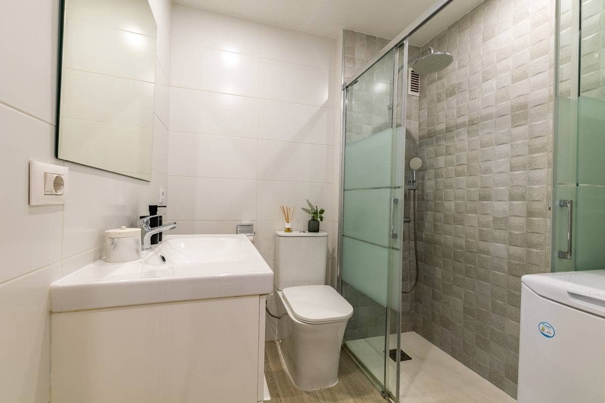 Studio for sale in Las Palmas de Gran Canaria - € 300,000 (Ref: 9711978)