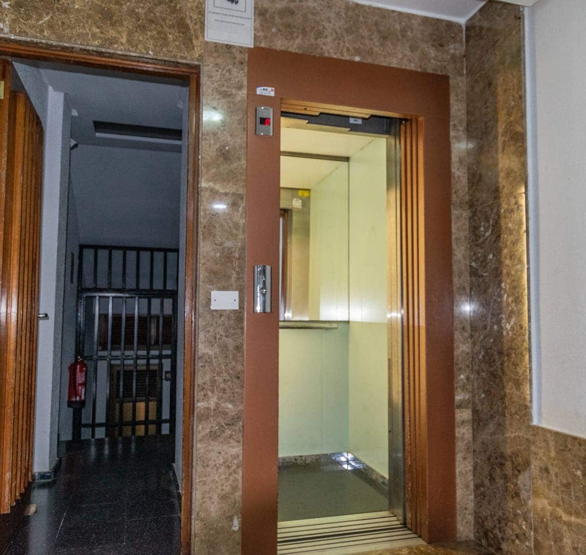 Studio for sale in Las Palmas de Gran Canaria - € 300,000 (Ref: 9711978)