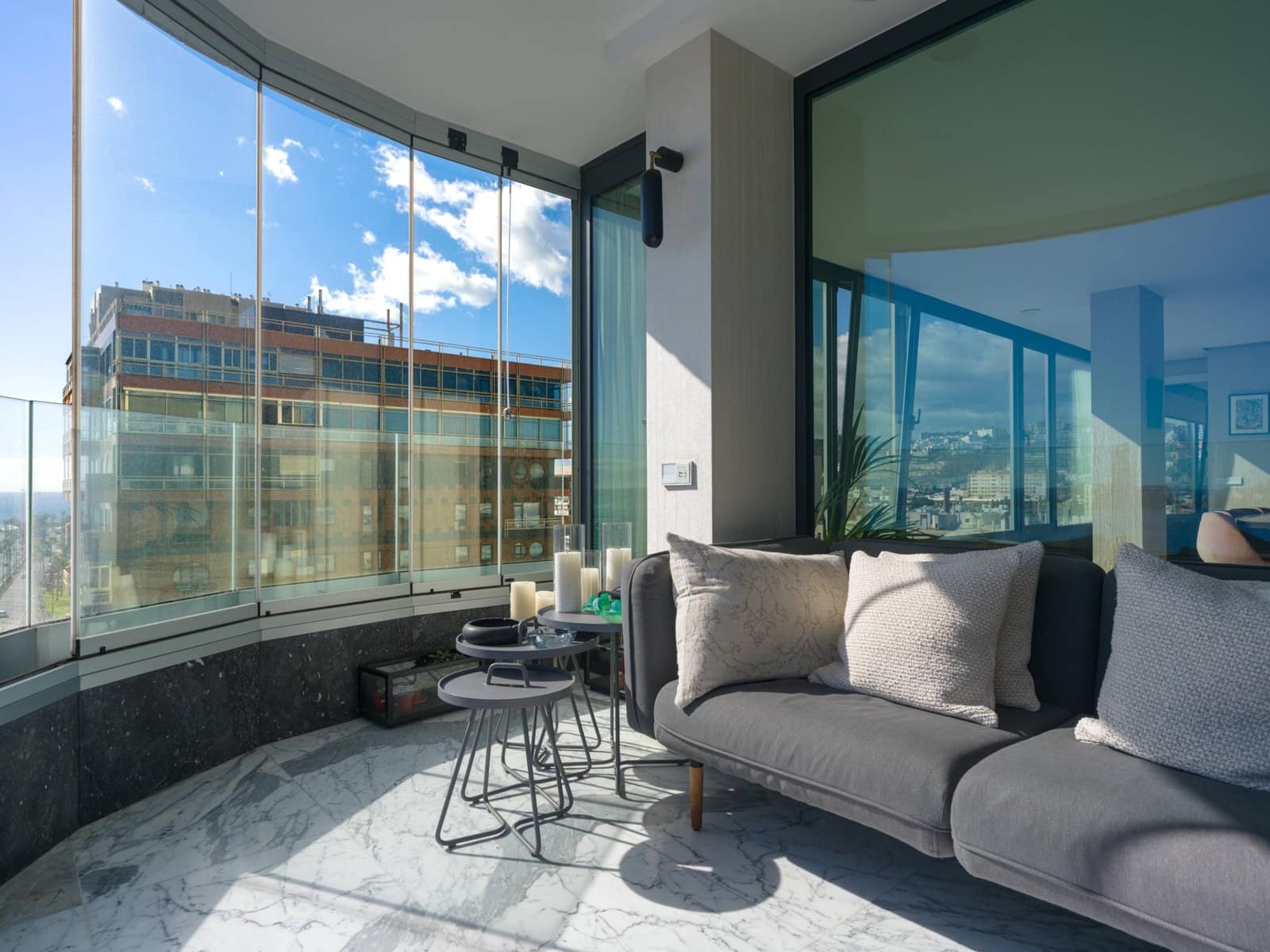 5 slaapkamer Flat te huur in Las Palmas de Gran Canaria met zwembad garage - € 5.900 (Ref: 9714937)