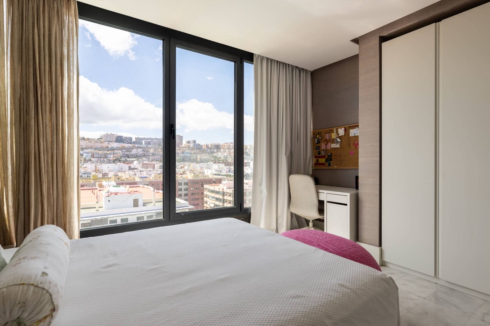 5 slaapkamer Flat te huur in Las Palmas de Gran Canaria met zwembad garage - € 5.900 (Ref: 9714937)