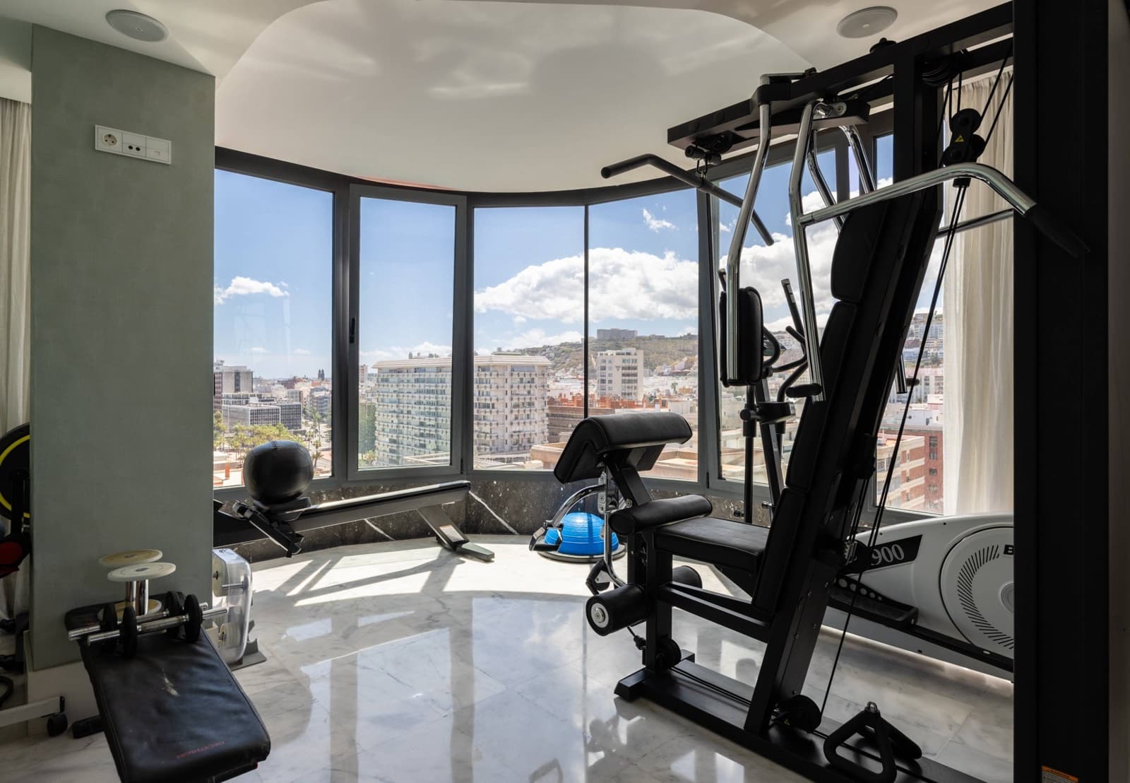 5 slaapkamer Flat te huur in Las Palmas de Gran Canaria met zwembad garage - € 5.900 (Ref: 9714937)