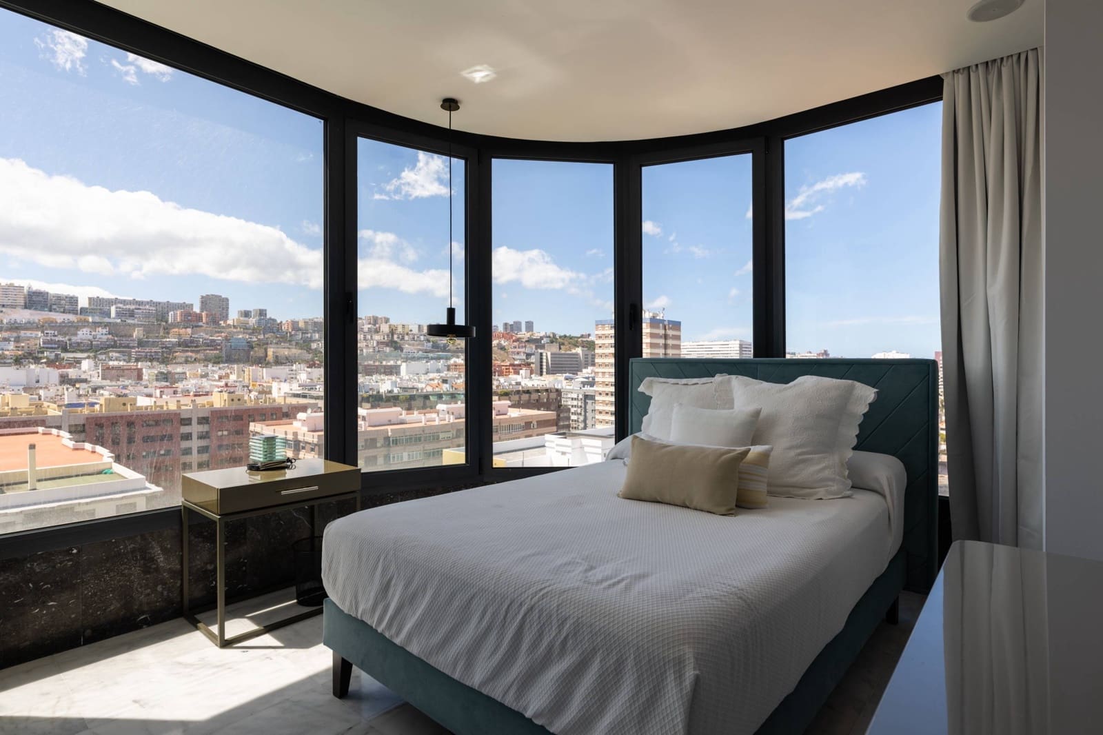 5 slaapkamer Flat te huur in Las Palmas de Gran Canaria met zwembad garage - € 5.900 (Ref: 9714937)