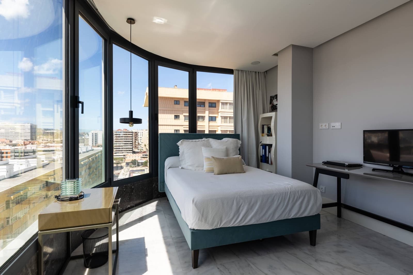 5 slaapkamer Flat te huur in Las Palmas de Gran Canaria met zwembad garage - € 5.900 (Ref: 9714937)