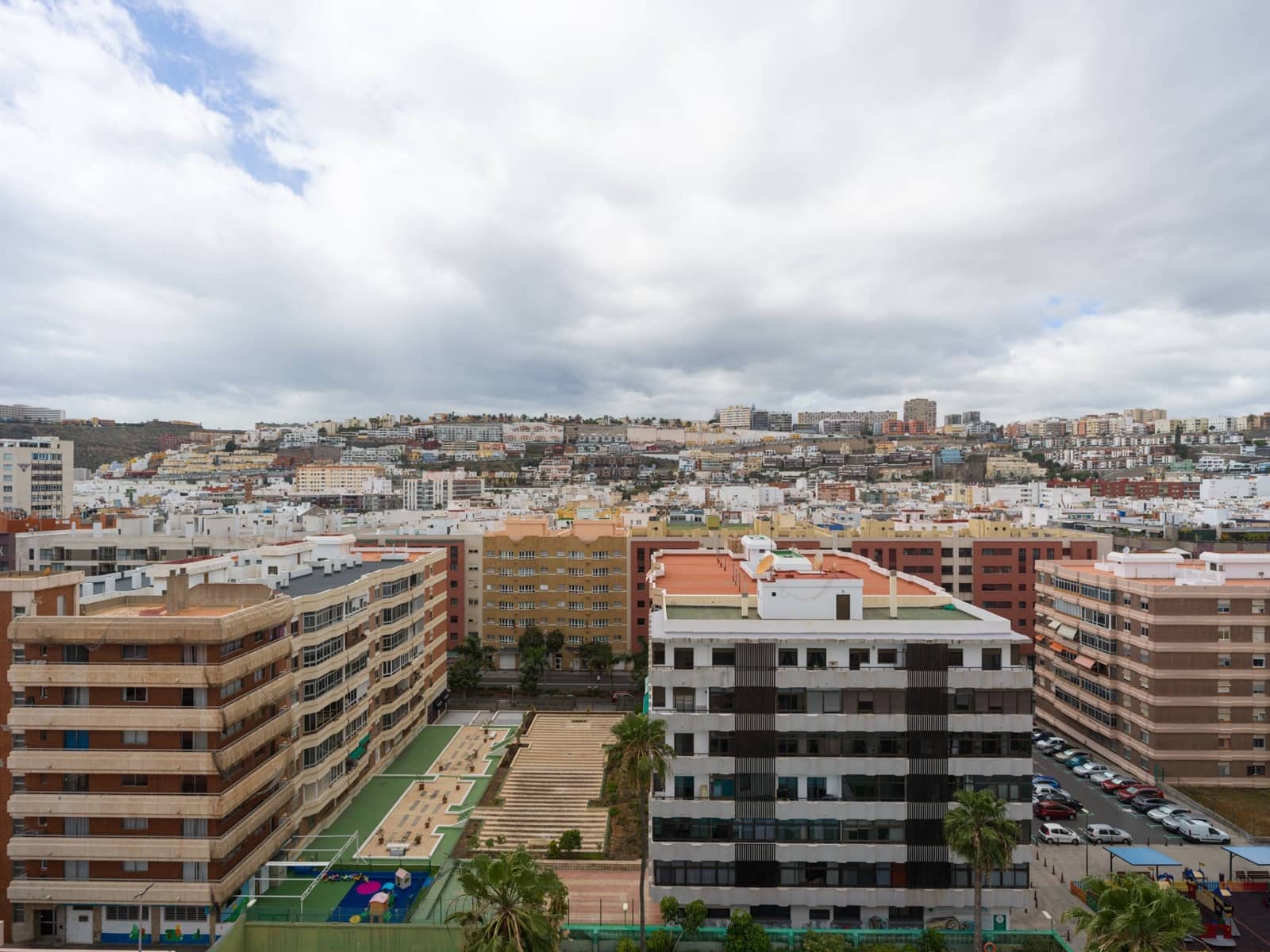 5 slaapkamer Flat te huur in Las Palmas de Gran Canaria met zwembad garage - € 5.900 (Ref: 9714937)