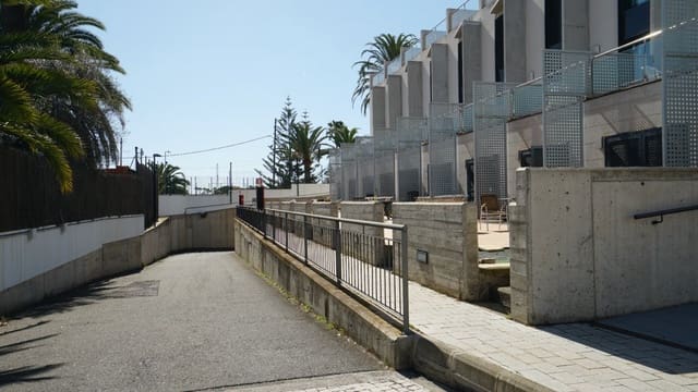 2 bedroom Apartment for rent in Tafira Baja, Las Palmas de Gran Canaria with garage - € 900 (Ref: 9735593)