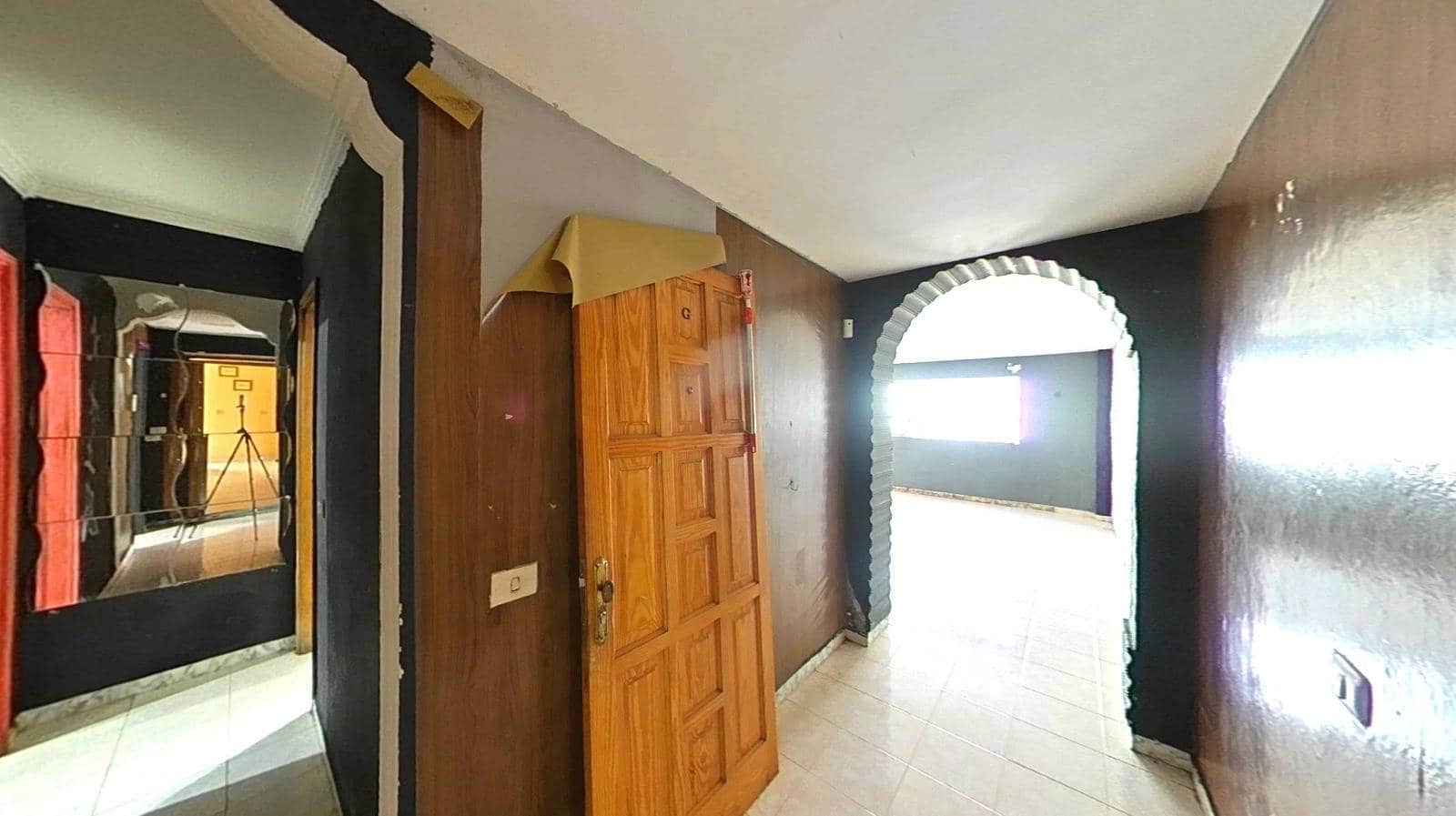 3 soveværelse Lejlighed til salg i Santa Lucia de Tirajana med garage - € 168.200 (Ref: 9744145)