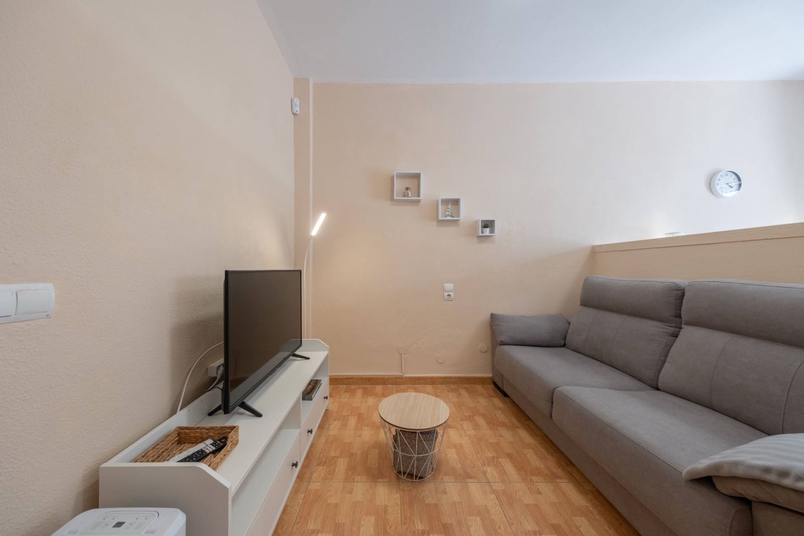 Studio for rent in Las Palmas de Gran Canaria - € 950 (Ref: 9748072)