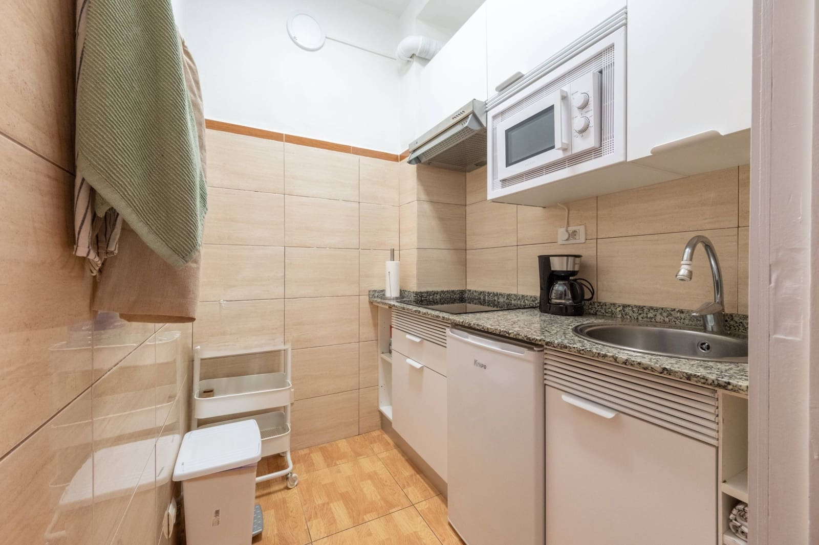 Studio for rent in Las Palmas de Gran Canaria - € 950 (Ref: 9748072)