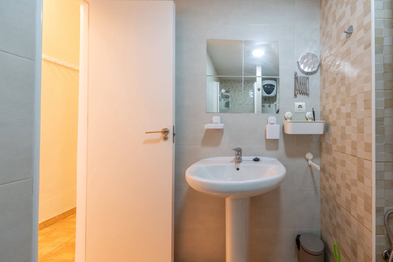 Studio for rent in Las Palmas de Gran Canaria - € 950 (Ref: 9748072)