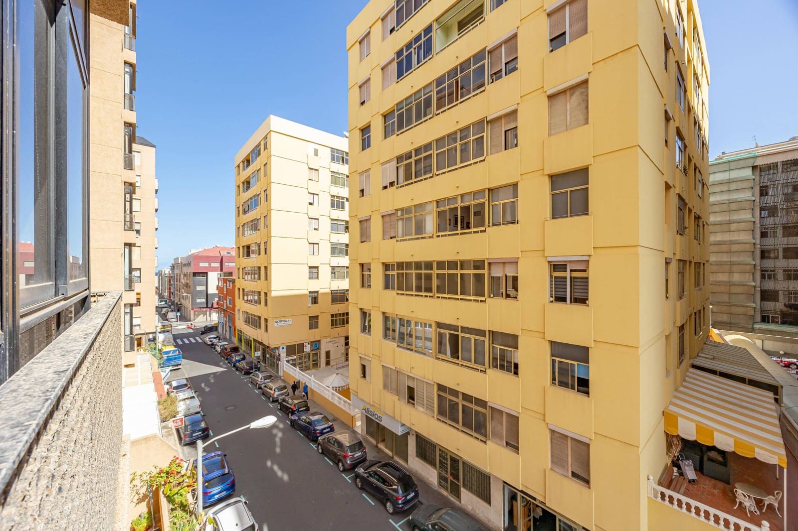 3 bedroom Flat for sale in Las Palmas de Gran Canaria - € 450,000 (Ref: 9758972)