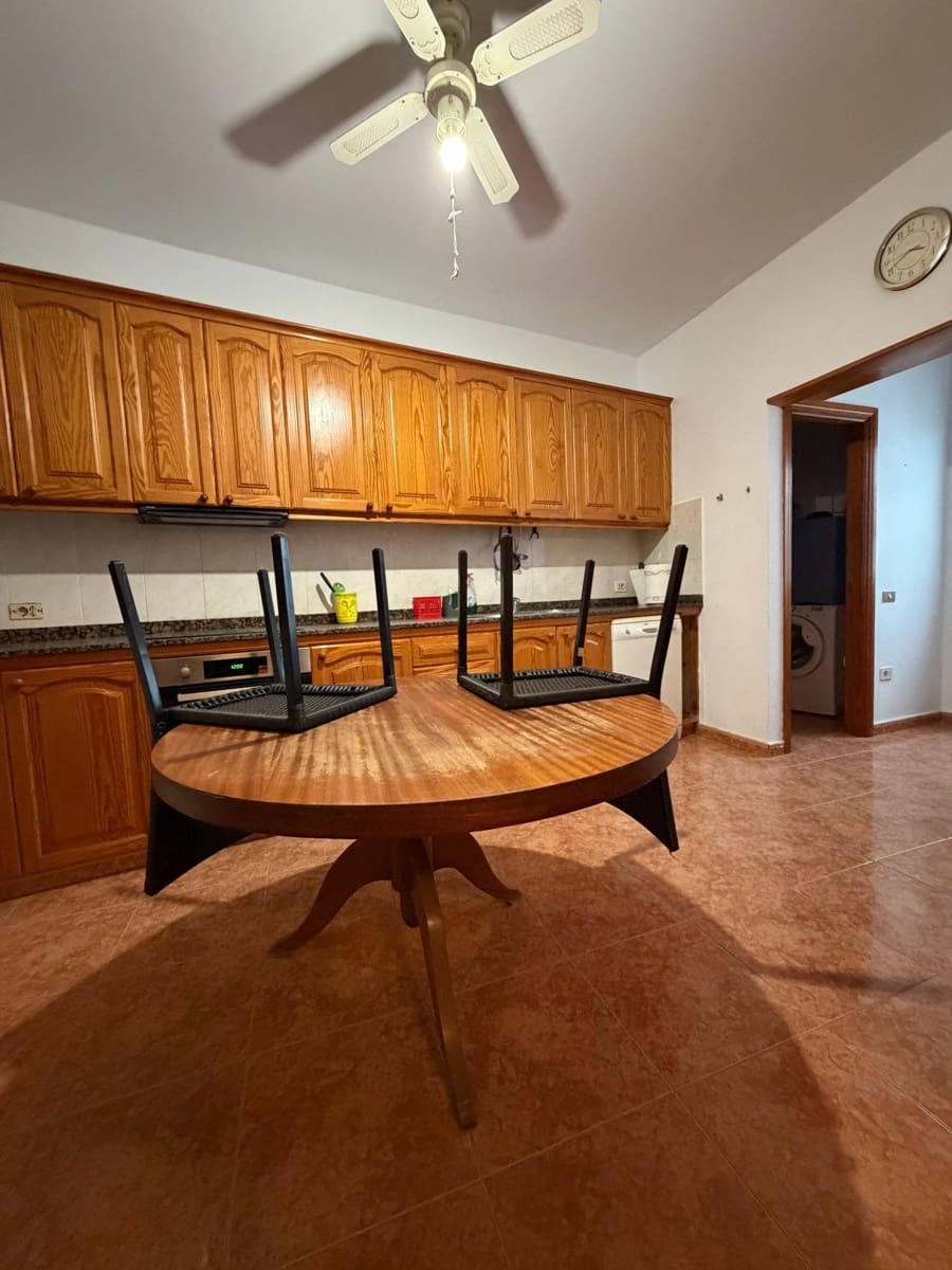 5 soverom Hus til salgs i Telde med garasje - € 305 000 (Ref: 9758974)