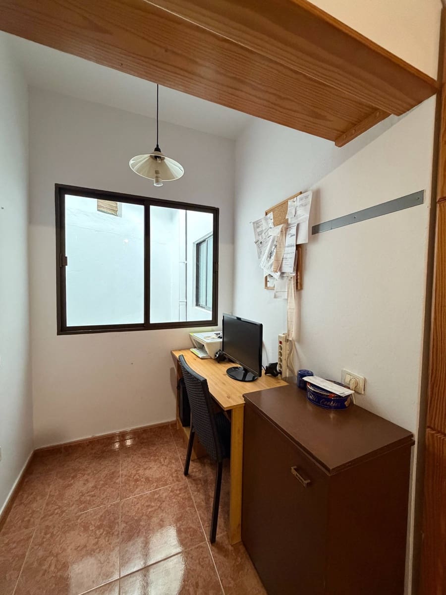 5 soverom Hus til salgs i Telde med garasje - € 305 000 (Ref: 9758974)