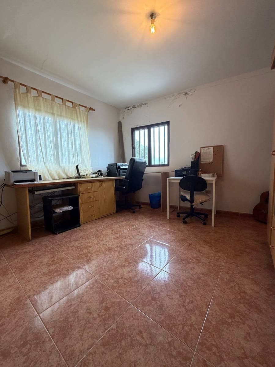 5 soverom Hus til salgs i Telde med garasje - € 305 000 (Ref: 9758974)