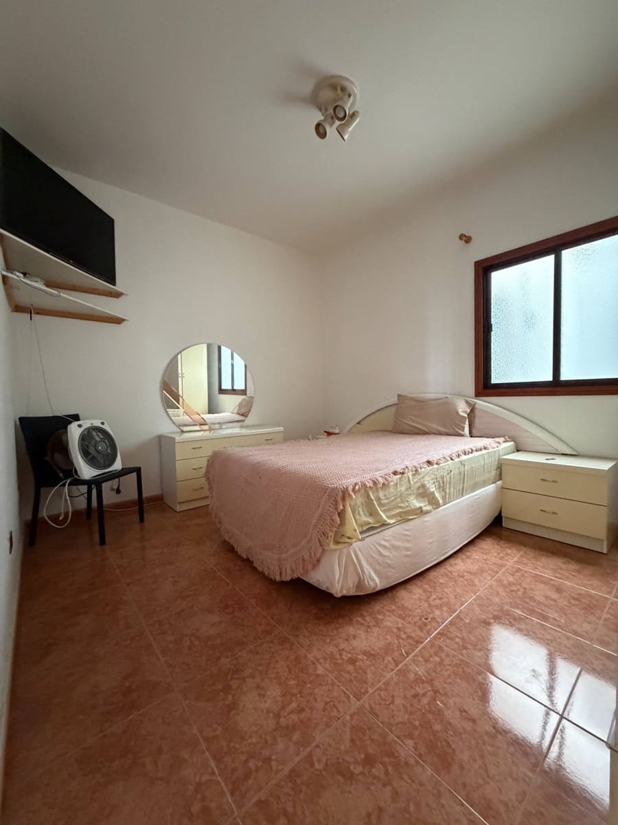 5 soverom Hus til salgs i Telde med garasje - € 305 000 (Ref: 9758974)