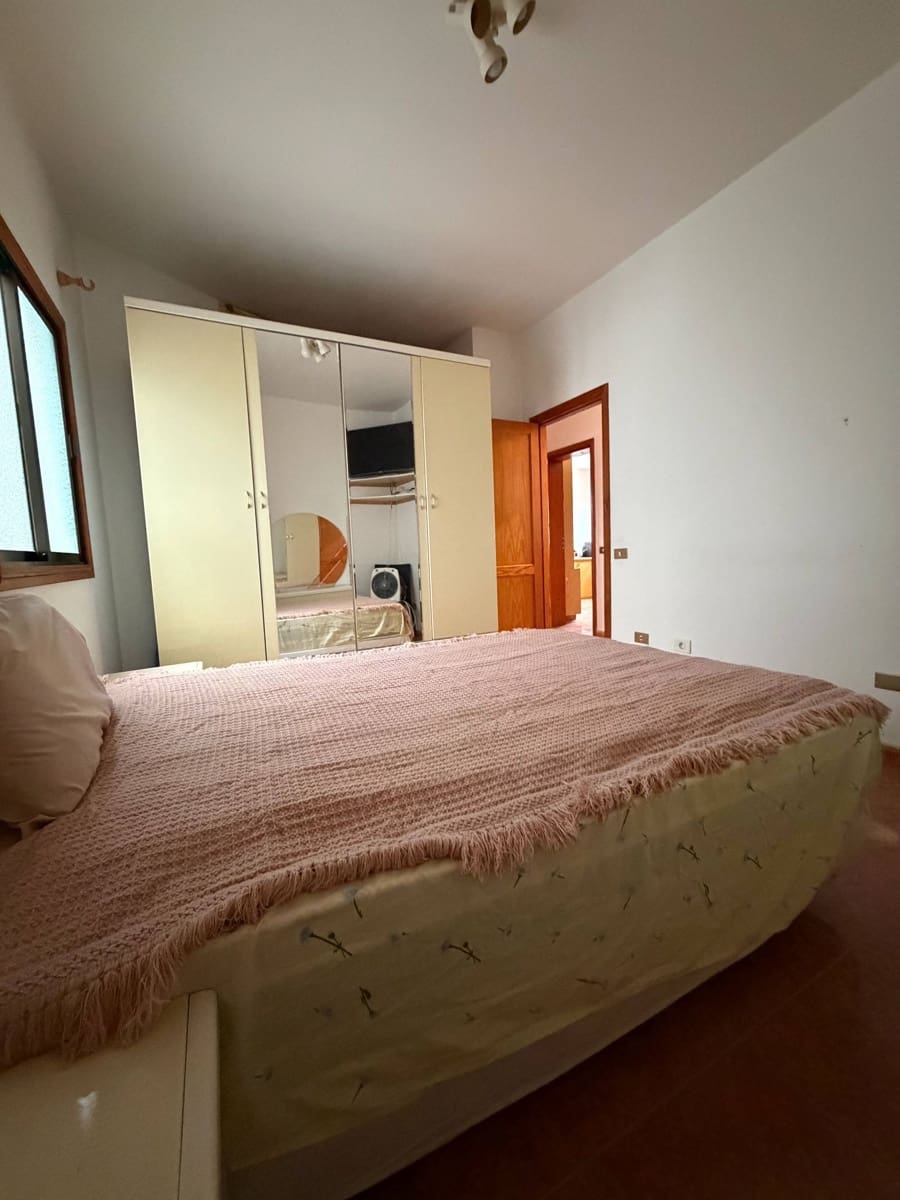 5 soverom Hus til salgs i Telde med garasje - € 305 000 (Ref: 9758974)