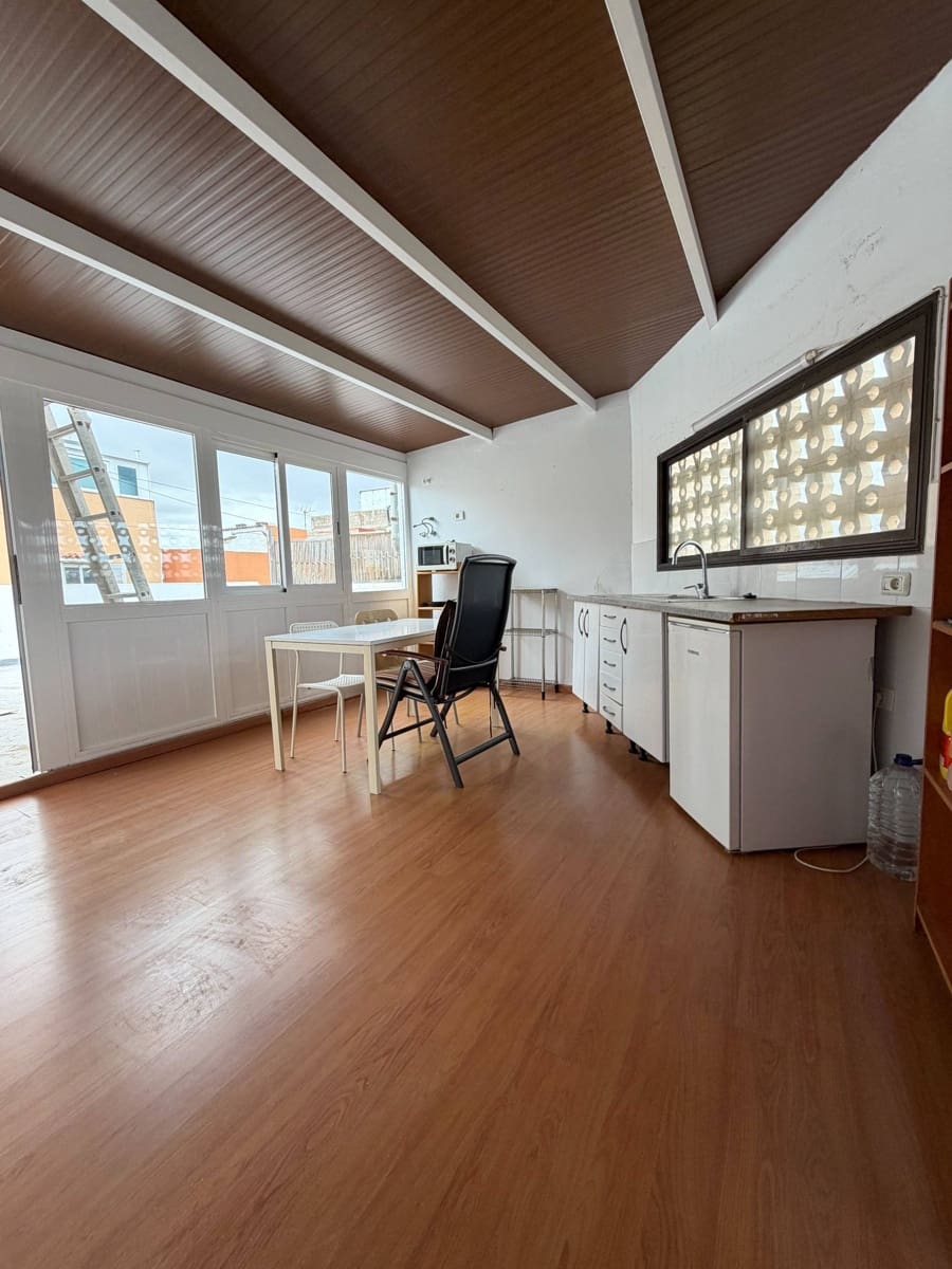 5 soverom Hus til salgs i Telde med garasje - € 305 000 (Ref: 9758974)