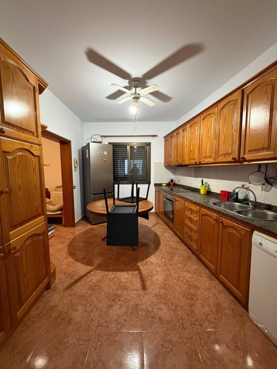 5 soverom Hus til salgs i Telde med garasje - € 305 000 (Ref: 9758974)