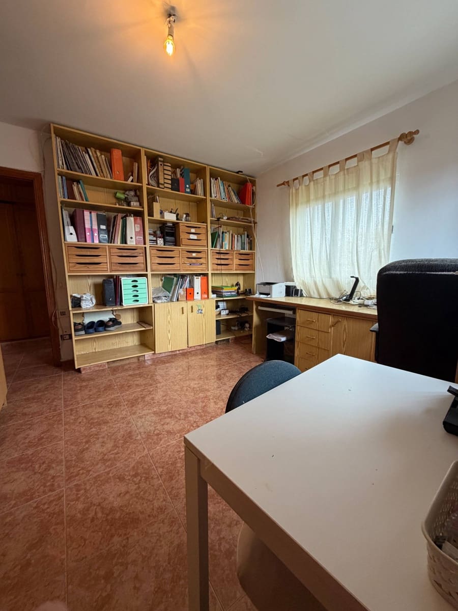 5 soverom Hus til salgs i Telde med garasje - € 305 000 (Ref: 9758974)