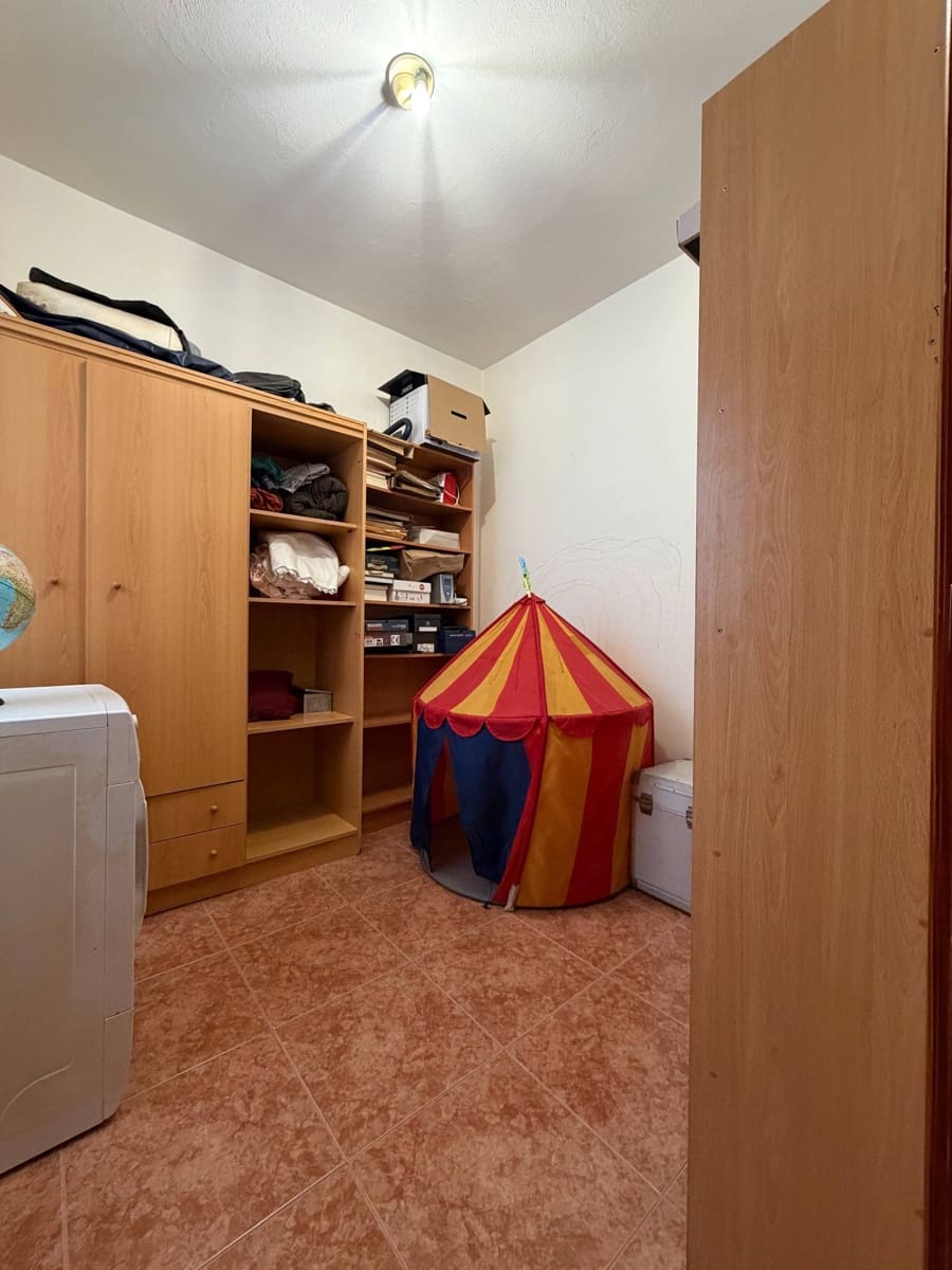 5 soverom Hus til salgs i Telde med garasje - € 305 000 (Ref: 9758974)